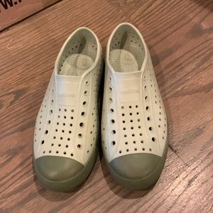 Native shoes size 7 woman’s